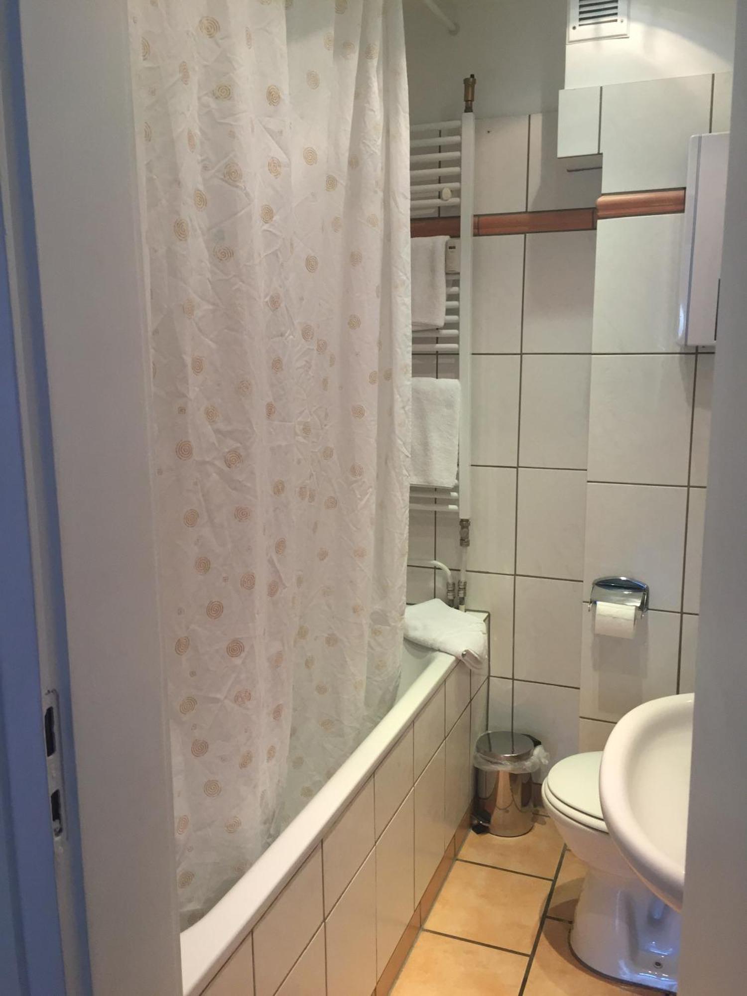 Barcelona Bed & Breakfast Düsseldorf Værelse billede