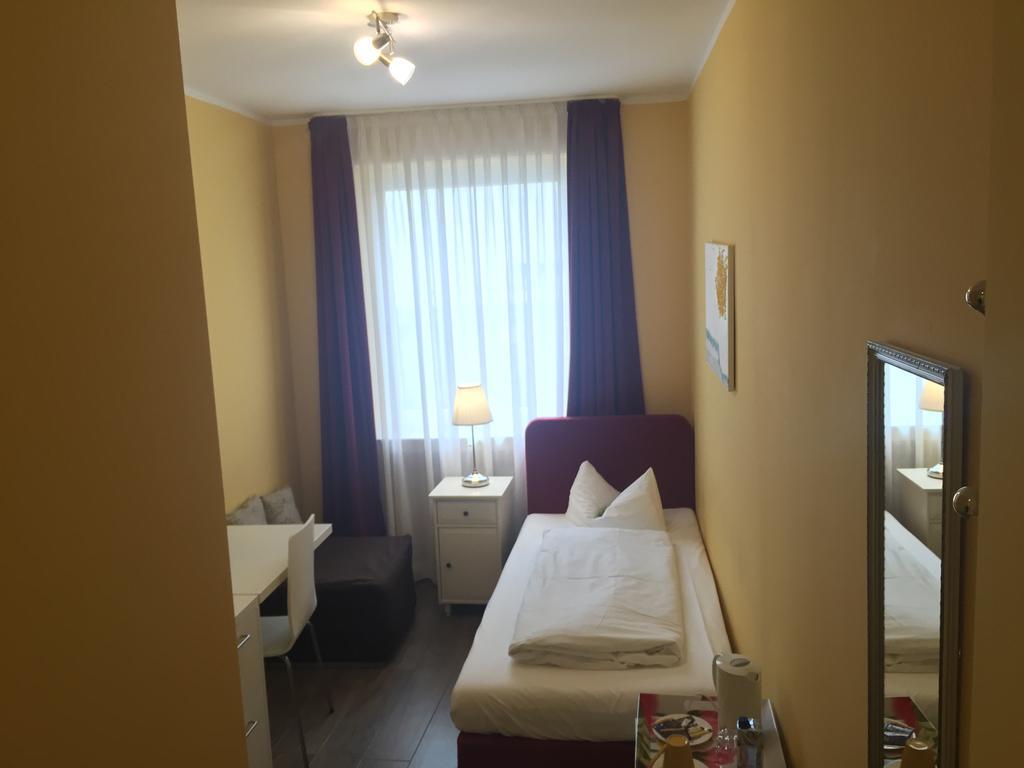 Barcelona Bed & Breakfast Düsseldorf Værelse billede