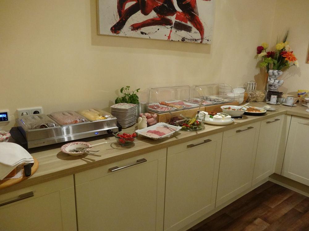 Barcelona Bed & Breakfast Düsseldorf Eksteriør billede