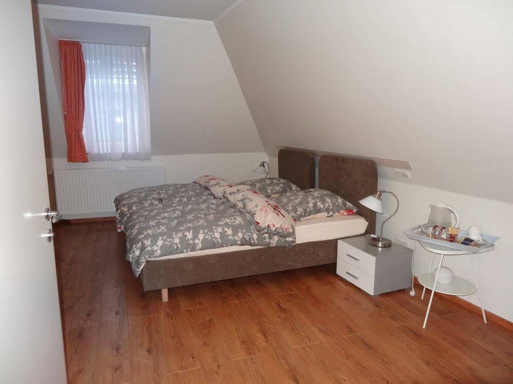 Barcelona Bed & Breakfast Düsseldorf Eksteriør billede